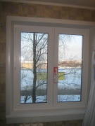 2створчатое теплосберегающее окно в панельном доме. Удобный вариант для мытья окна - открываются обе створки окна.